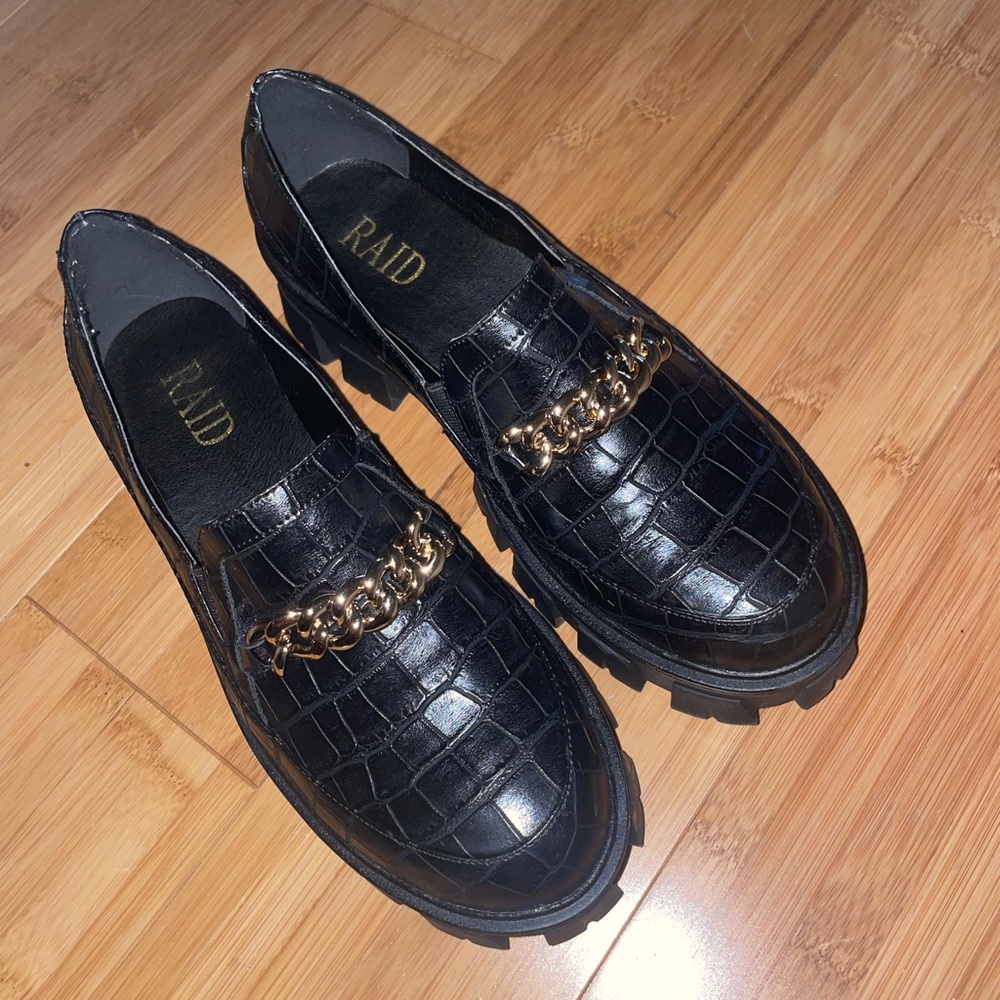 RAID Alessio chunky flat shoes w gold chain NEW